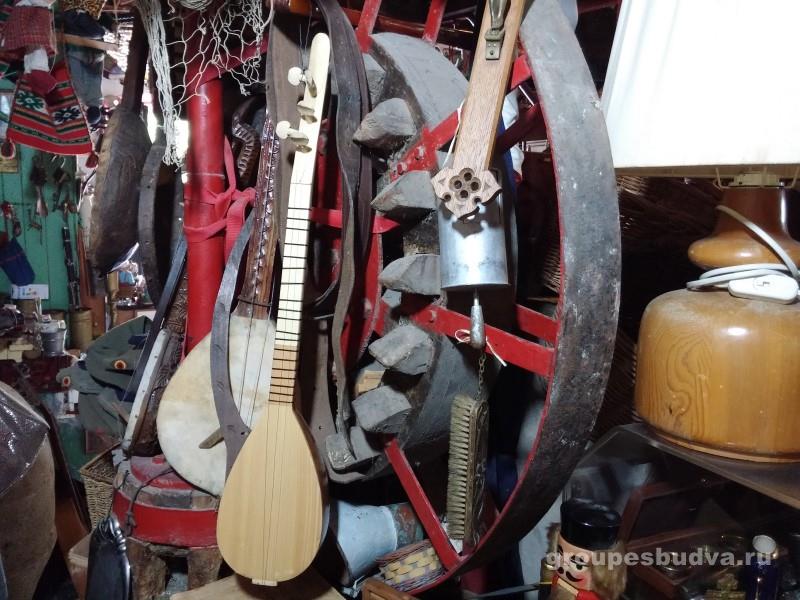 antikvarnye muzykal'nye instrumenty v Chernogorii