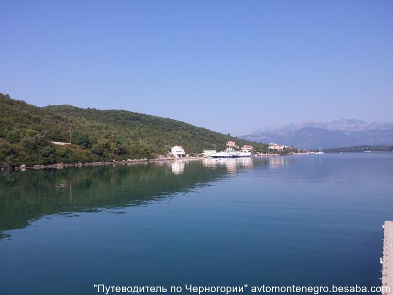 Tivatsky zaliv v Chernogorii 