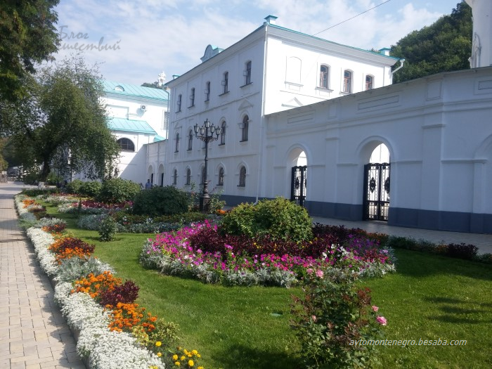 Svyatogorskaya lavra osen'yu