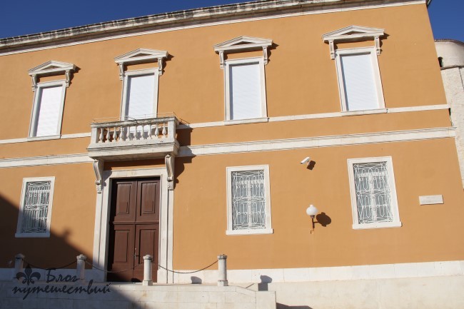 Arkhiyepiskopskiy dvorets v Zadare